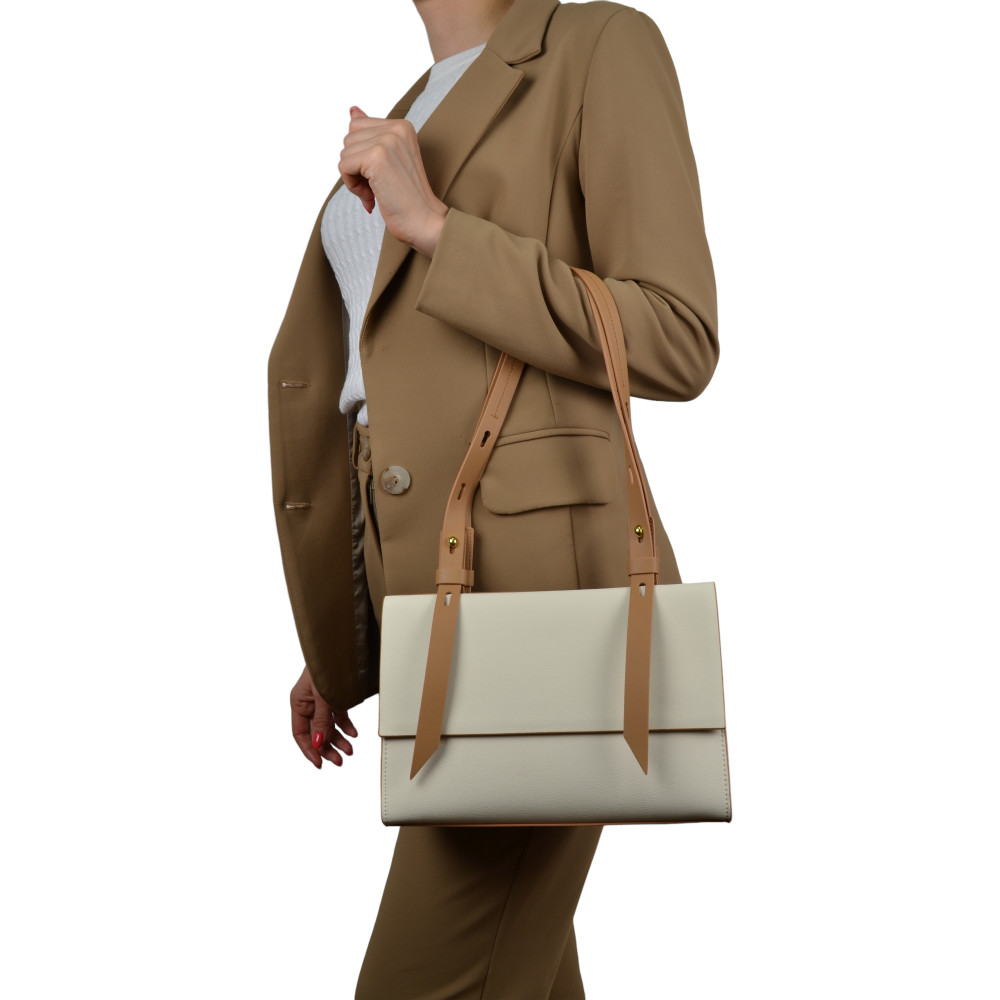 Женская сумка базовая из натуральной кожи бело-бежевая