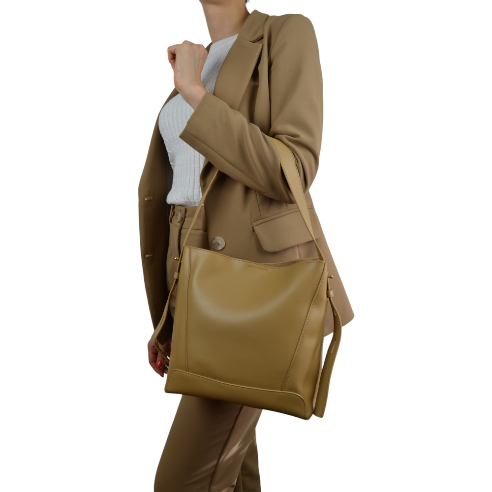 Жіноча сумка через плече з натуральної шкіри таупе